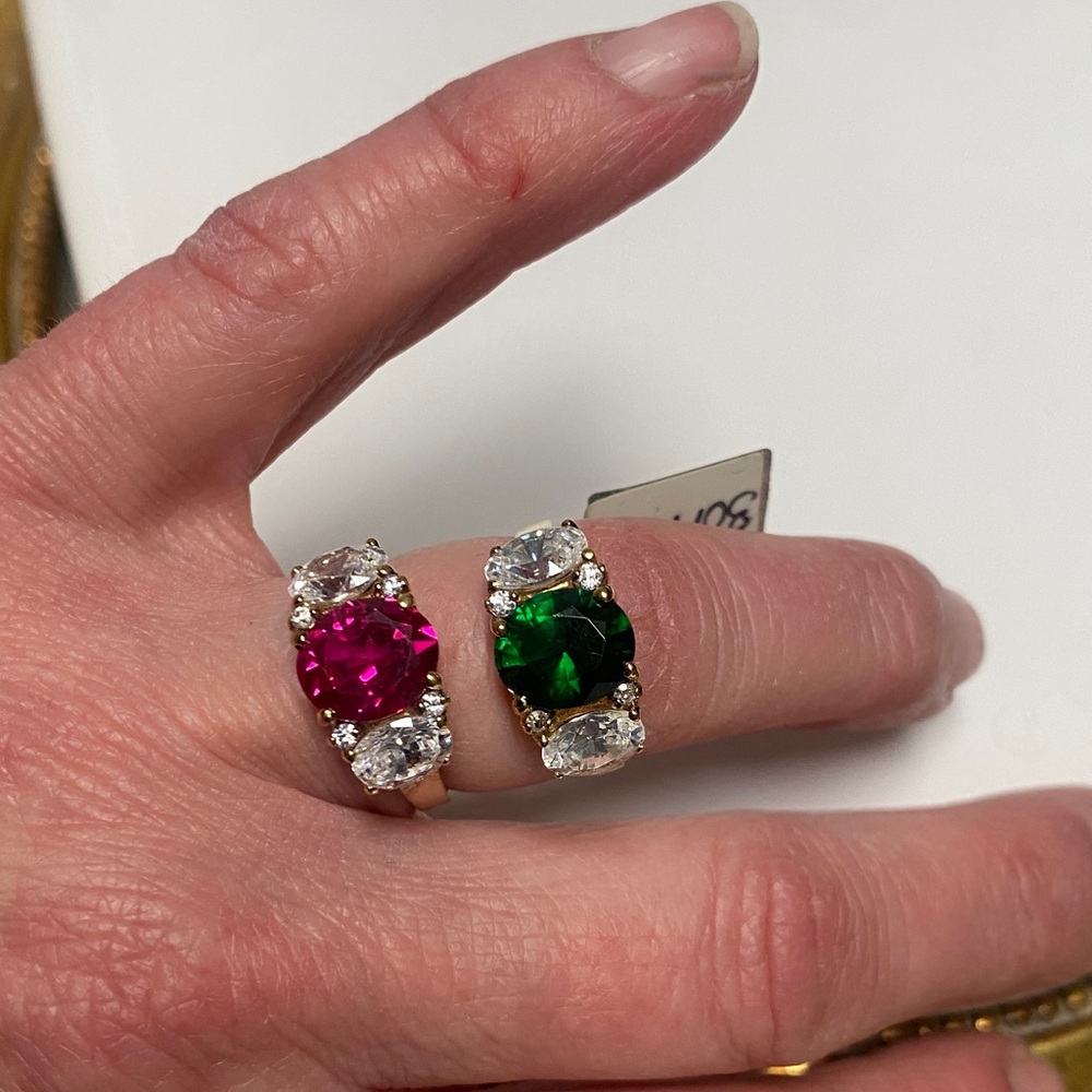 Elegant Gold Ring Set with Pink or Green Stones
